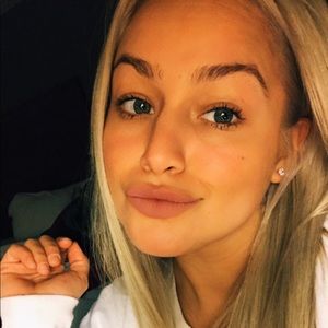 Meet your Posher, Camila belen